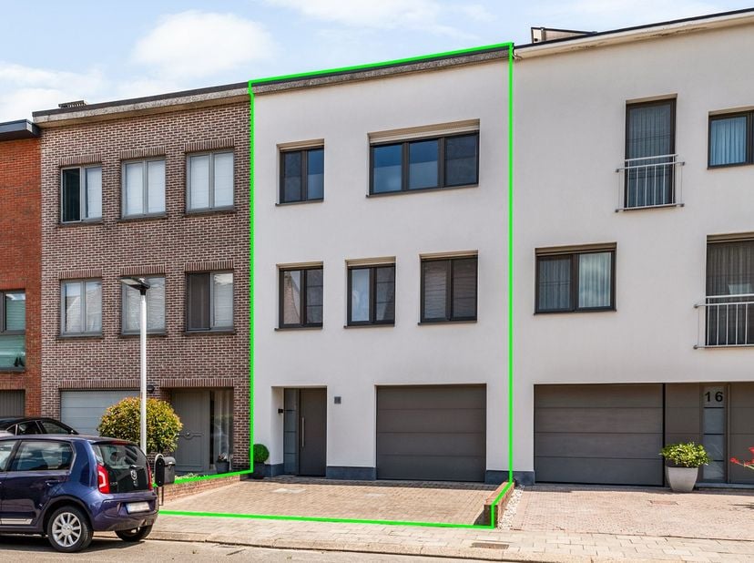Op een centrale doch rustige locatie in Borsbeek, vlak bij het centrum, het gemeentepark, winkels, scholen en belangrijke invalswegen, bevindt zich de
