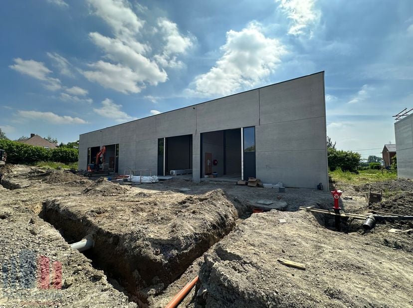 Bien professionnel à louer
                    à 8570 Anzegem