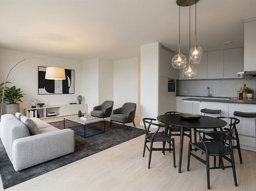 Modern dakappartement met uniek zicht op de markt (bouwjaar 2019). Wonen met een uitzicht waar je nooit op uitgekeken raakt? Dit stijlvolle en lichtri