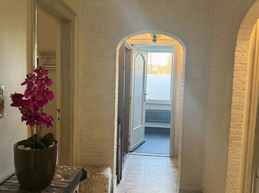 Bel appartement de 2 chambres avec jardin<br />
Situation : Quartier très calme, mais il y a de nombreuses facilités à faire à pied ou à vélo, comme d