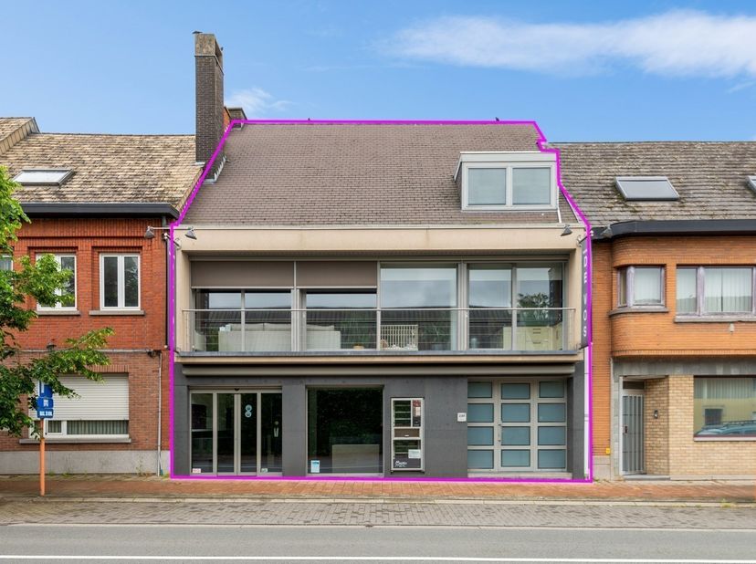Cherchez-vous un projet immobilier stratégiquement situé avec un potentiel infini? Ce bâtiment clé en main au centre d'Opwijk combine un emplacement c