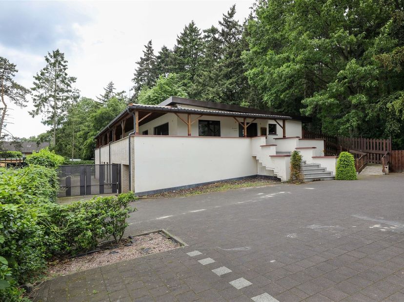 Uniek pand bestaand uit ruime gelijkvloerse woning en bovenliggende handelsruimte (met 2 afzonderlijke huisnummers) te Bolderberg<br />
 <br />
Ligg