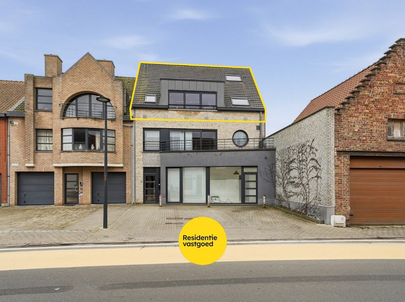 Appartement te koop met levenslange huur - totale huurinkomst: 1.000 euro per maand.<br />
In het centrum van Oudenburg bevindt zich dit uitzonderlijk
