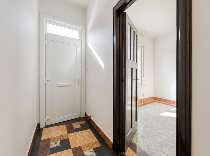 AFSPRAKEN ENKEL VIA MAIL<br />
<br />
Op zoek naar een ruime en karaktervolle woning op een toplocatie? Deze gezellige woning in Diest ligt op wandela