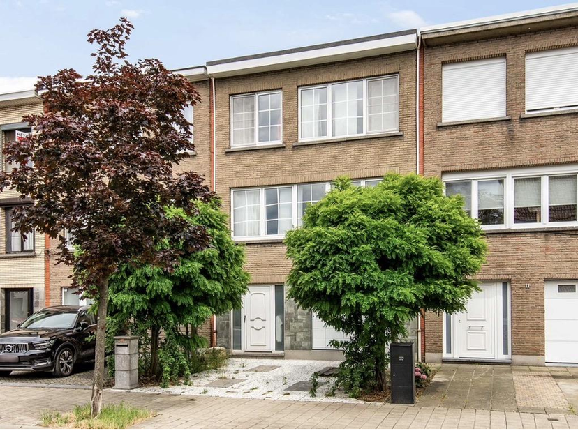 Huis te koop in Flamingostraat 13,
                    2170 Merksem