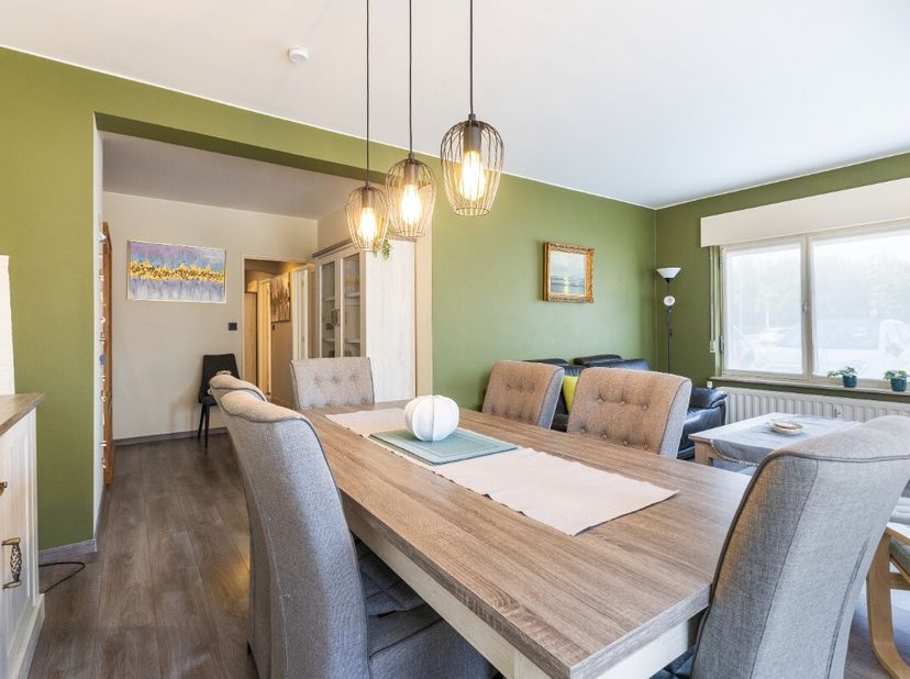 Oostende: Ruim 1-slaapkamer gelijkvloers appartement te koop in Oostende! Bent u opzoek naar een ruim 1-slaapkamer appartement gelegen in een resident