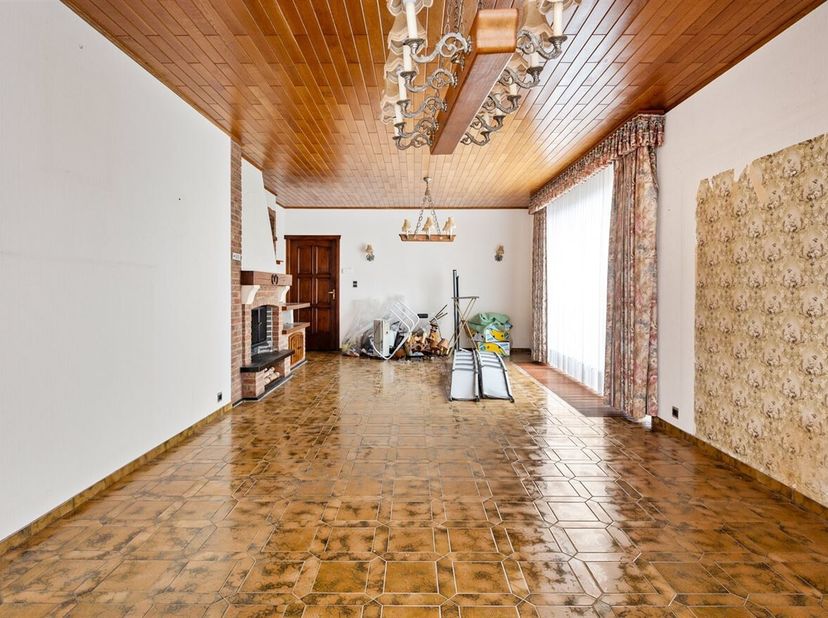 Ruime halfopen bebouwing met praktijkruimte en tuin in Geel<br />
De woning is gelegen aan de Groenstraat 68 in Geel, in een rustige en aangename buur