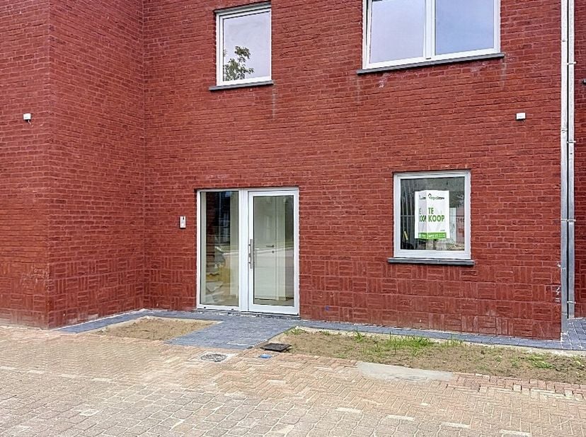 Deze prachtige woning is gelegen in het rustige Ichtegem en beschikt over een tuin en een gezellig terras waar je heerlijk kunt genieten van de buiten