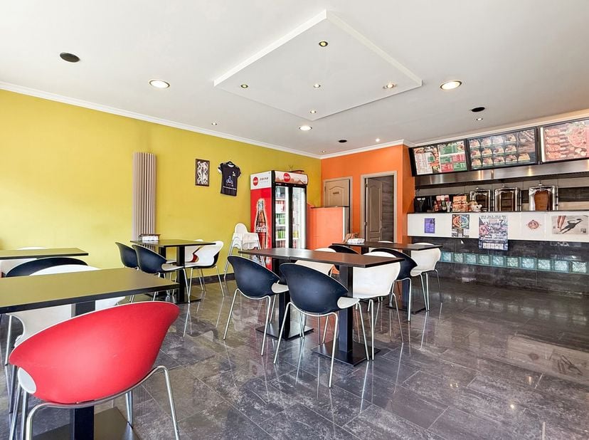 Bien professionnel à vendre
                    à 3665 As
