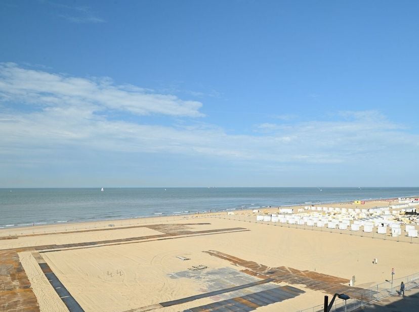 Appartement te koop in Zeedijk  740,
                    8300 Knokke
