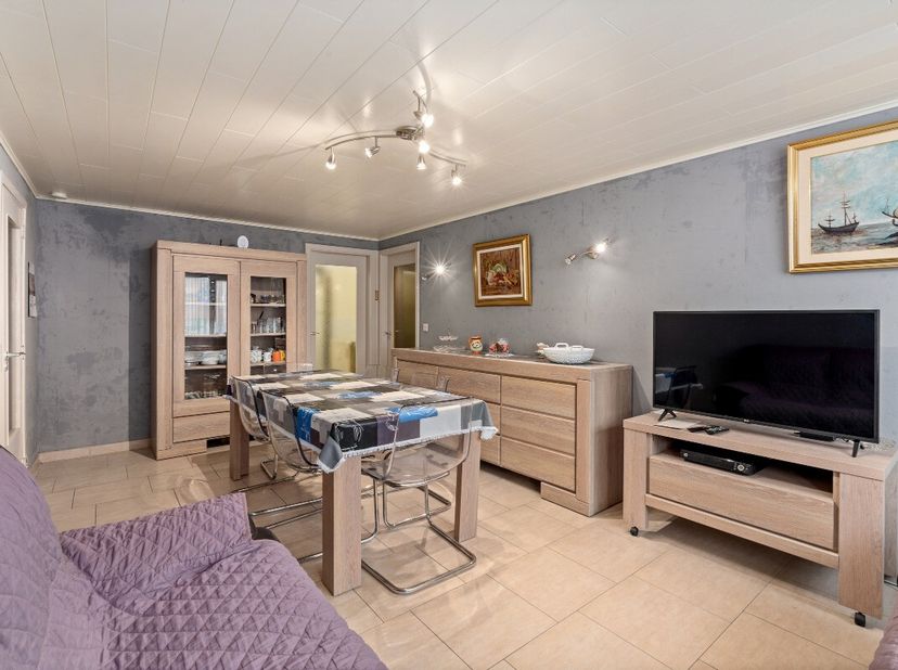 Blankenberge: Gelijkvloersappartement met 3 slaapkamers te koop aan achterzijde van Zeedijk. Op het casinoplein van Blankenberge vinden we dit ruim ge
