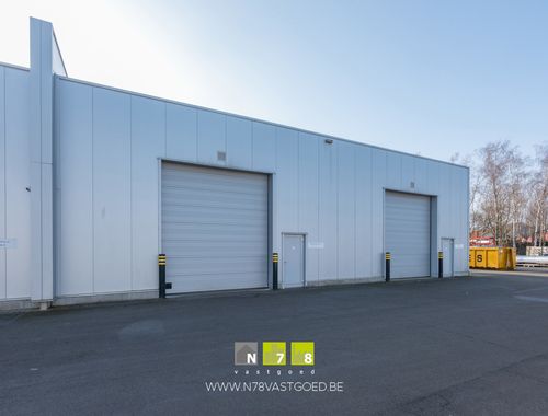                                         Bâtiment d’entreprise à louer à Opglabbeek, € 894
