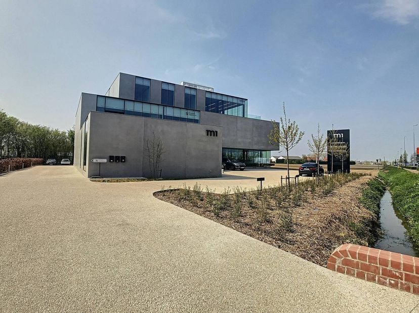 Bureau récemment construit d'environ 25 m² à louer à Menin. Le bureau est situé à proximité de différentes routes d'accès, de l'autoroute et du centre