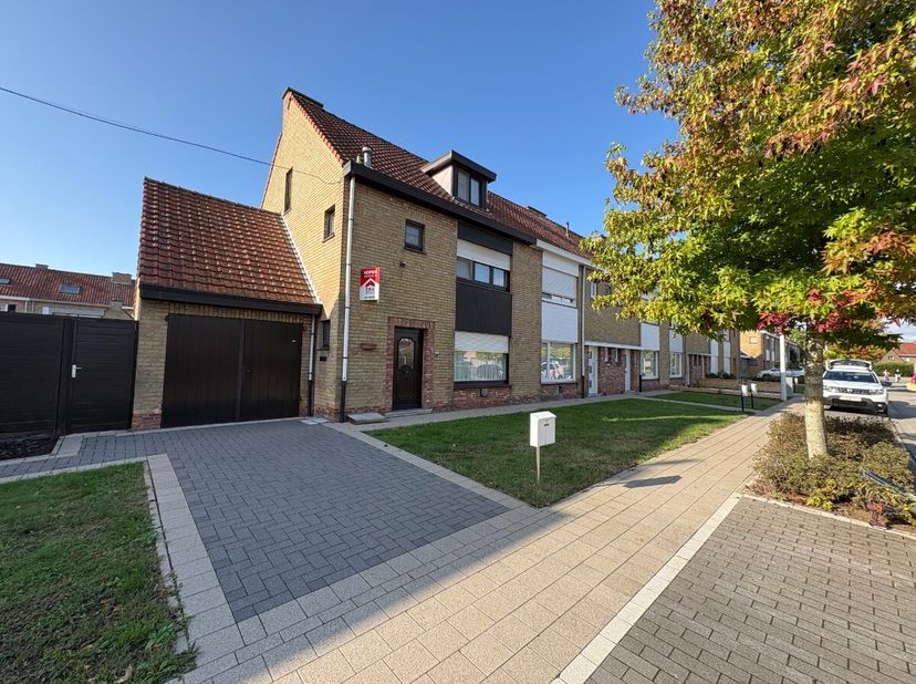 Huis te koop in Glazeniersstraat 25,
                    8800 Roeselare