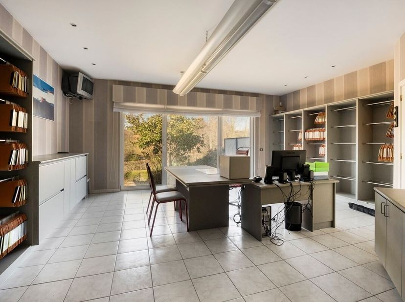 Riante villa op 3.465 m² in de prachtige Vlaamse Ardennen<br />
In het hart van de idyllische Vlaamse Ardennen bevindt zich deze uitzonderlijk ruime v