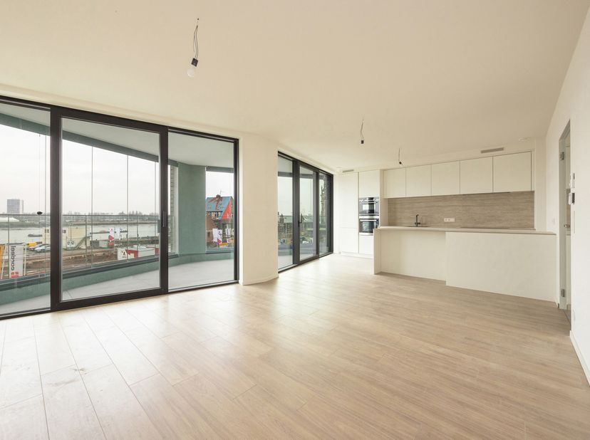 R!VERT, faisant référence à l'imposante rivière De Schelde d'une part et à la façade verte que le projet aura d'autre part. Avec 21 appartements et 3