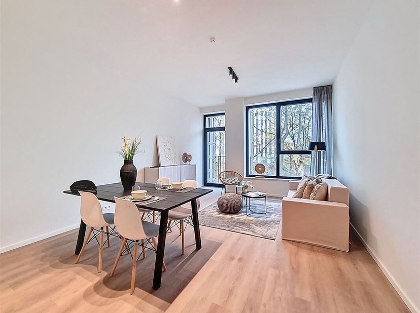 APP. MET 3 SLKS, 2 BADKS + TERRAS VAN RUIM 30M²<br />
In Sint-Lambrechts-Woluwe treffen wij deze knappe residentie aan gelegen in de Neerveldstraat. I