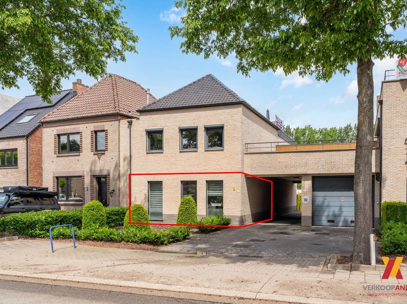 Dit&amp;nbsp;instapklare gelijkvloerse appartement biedt een comfortabele indeling met een praktische leefruimte en een uitstekende ligging op wandelafsta