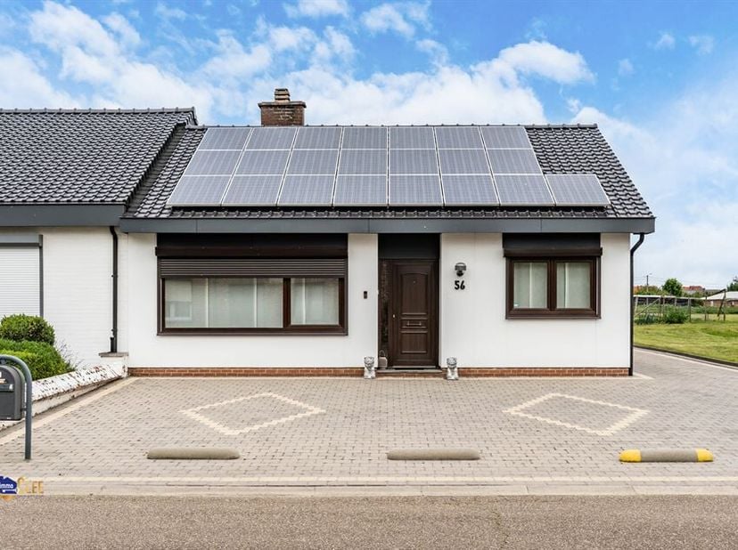 Bent u op zoek naar comfortabel wonen op één niveau in een rustige, groene omgeving? Dan is deze verzorgde bungalow in Bautershoven, Sint-Truiden, zek