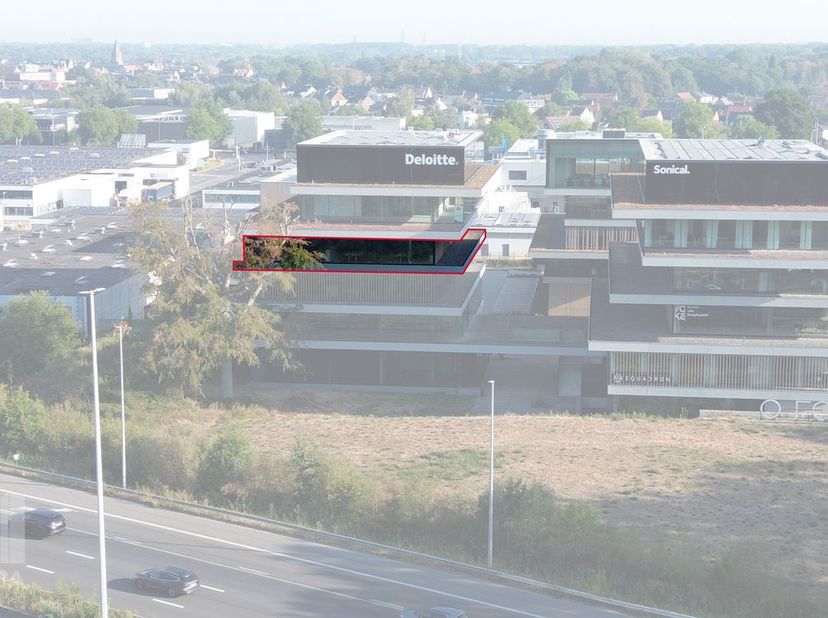 Bien professionnel à louer
                    à 8020 Oostkamp