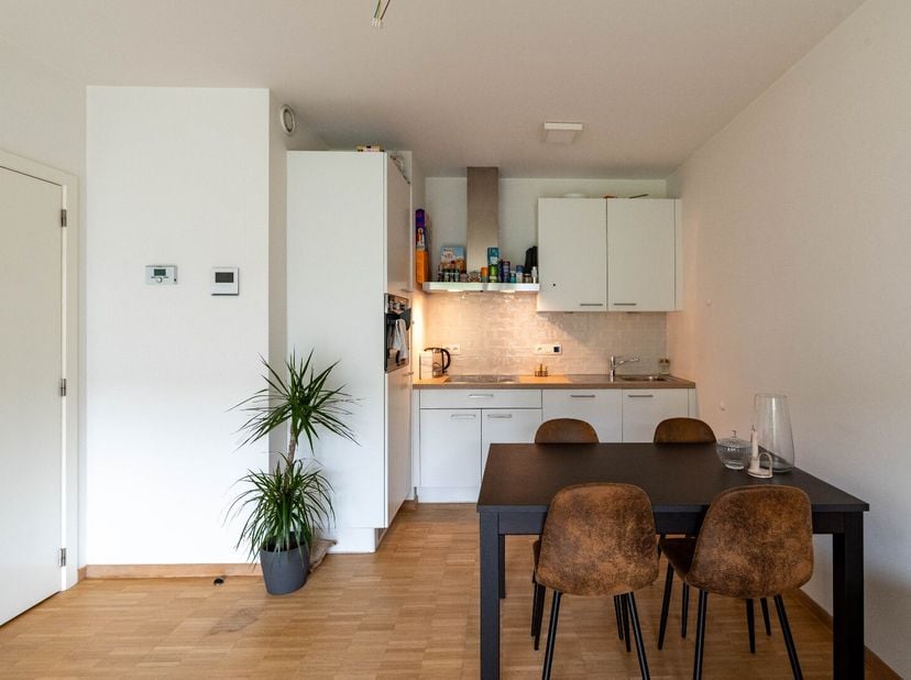 Dit recent gebouwde appartement is gelegen op een uitstekende locatie in Deurne en biedt alle comfort voor aangenaam wonen. Dankzij de moderne constru