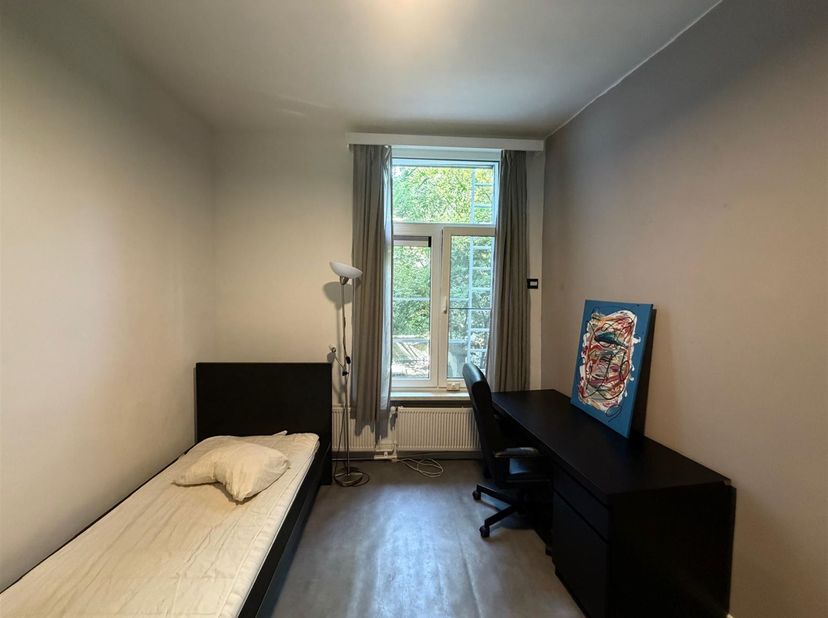 ENKEL VOOR STUDENTEN - ONLY FOR STUDENTS<br />
<br />
Deze studentenkamer is zeer centraal gelegen in het centrum van Antwerpen. De kamer is gemeube