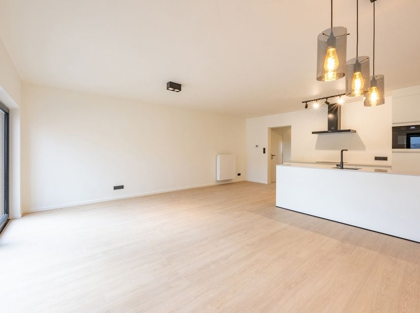 Move-in ready two-bedroom apartment with terrace in the center of Lint  Upon entering, you are welcomed by a spacious entrance hall that provides acce
