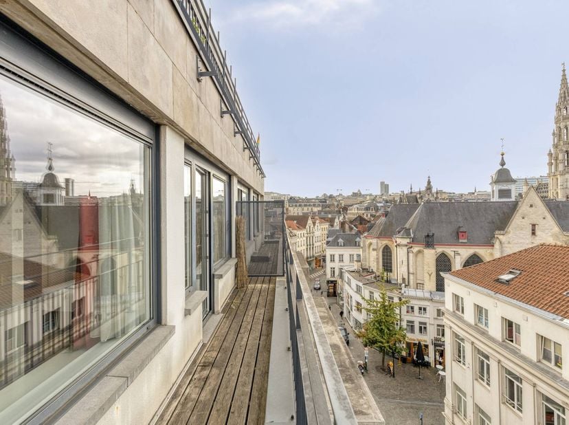 Vente sous emphytéose. Canon annuel = €3.165.<br />
Vous êtes à la recherche d'un studio exclusif à vendre au centre de Bruxelles, d'un pied-à-terre i