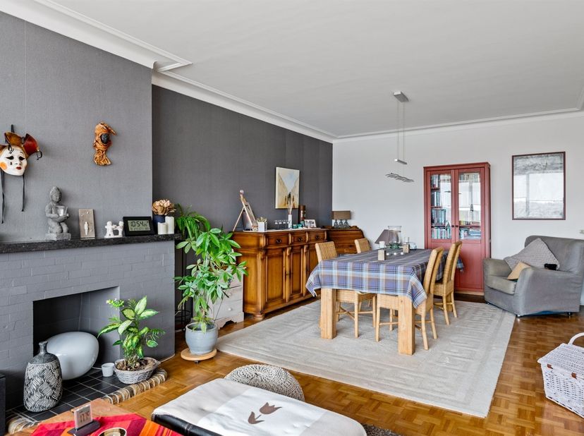 Instapklaar ruim appartement (97m²) met 2 slaapkamers, terras, fietsenstalling en kelderberging op toplocatie in Deurne!<br />
<br />
Ligging:<br />