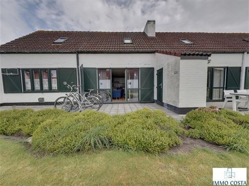 Vakantiewoning te koop in Westende<br />
<br />
Knusse vakantiewoning aan de kust, ideaal gelegen op enkele minuten van het strand. De woning beschikt
