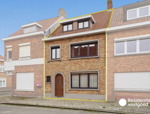                                         Maison à vendre à Sint-Pieters, € 349.000
