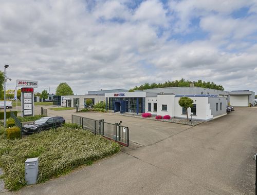                                         Magazijn met bureel te huur in Opglabbeek, € 6.500
