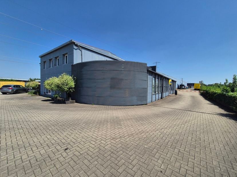 Bien professionnel à vendre
                    à 3960 Bree