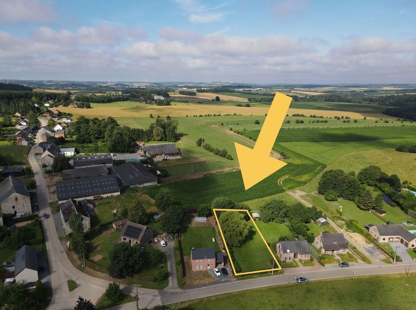 Situé dans le charmant village d’Achet (Monin), sur la commune de Hamois, ce terrain à bâtir bénéficie d’une excellente localisation dans un environne