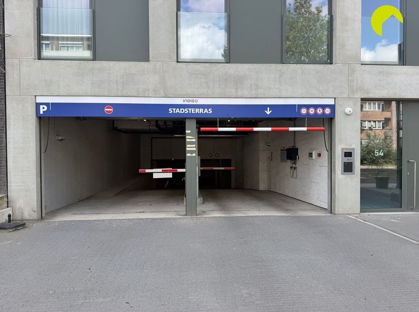 3 ondergrondse staanplaatsen te huur in project Stadsterras te Mortsel<br />
In het hart van Mortsel, binnen het recente project Stadsterras, bieden
