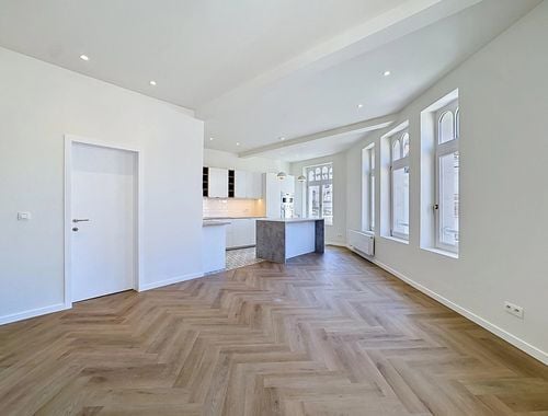                                         Appartement te huur in Elsene, € 1.600
