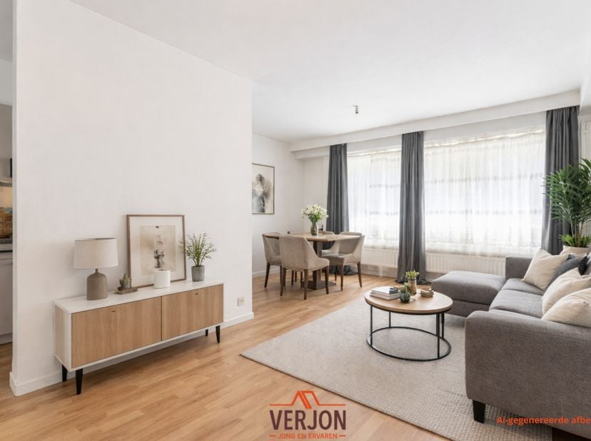 Ontdek dit uitstekend gelegen gelijkvloers appartement op een absolute toplocatie in Roeselare, op wandelafstand van het station, de bruisende winkels
