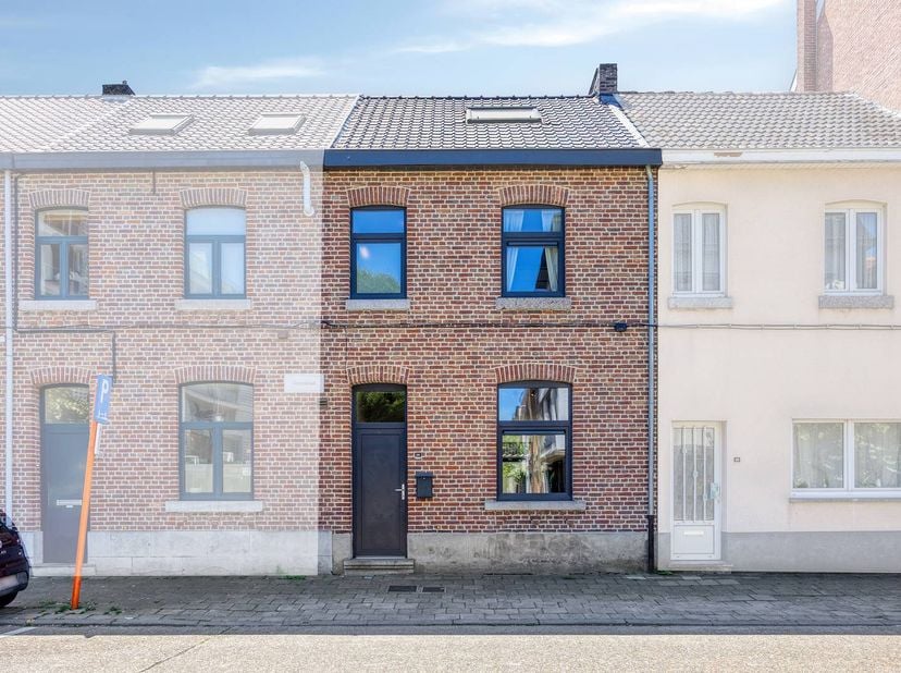 Deze gezellige gesloten bebouwing is gelegen in de Abelenstraat 26 te Hasselt en geniet van een rustige ligging, met het stadscentrum op korte afstand