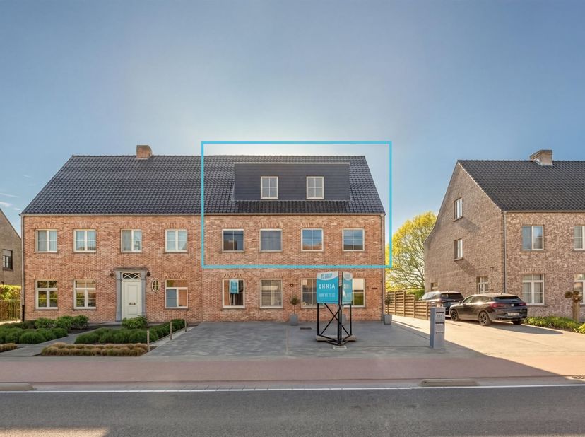 In het rustige Sint-Jozef Rijkevorsel bevindt zich dit ruim en instapklaar duplexappartement.<br />
Bij het binnenkomen wordt u verwelkomd in een ink
