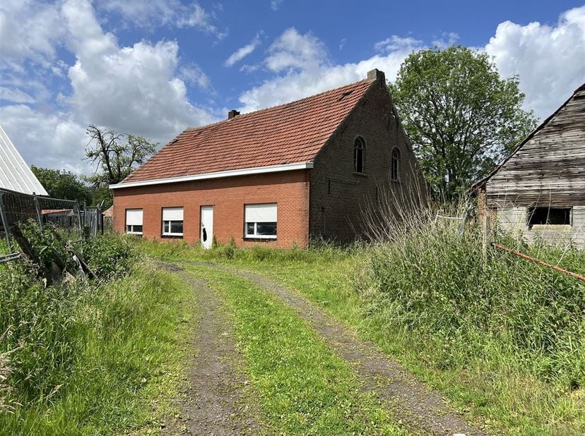 Deze unieke landelijke eigendom is gelegen in Beveren-Kruibeke-Zwijndrecht, in een rustige en groene omgeving met een uitstekende bereikbaarheid. <br