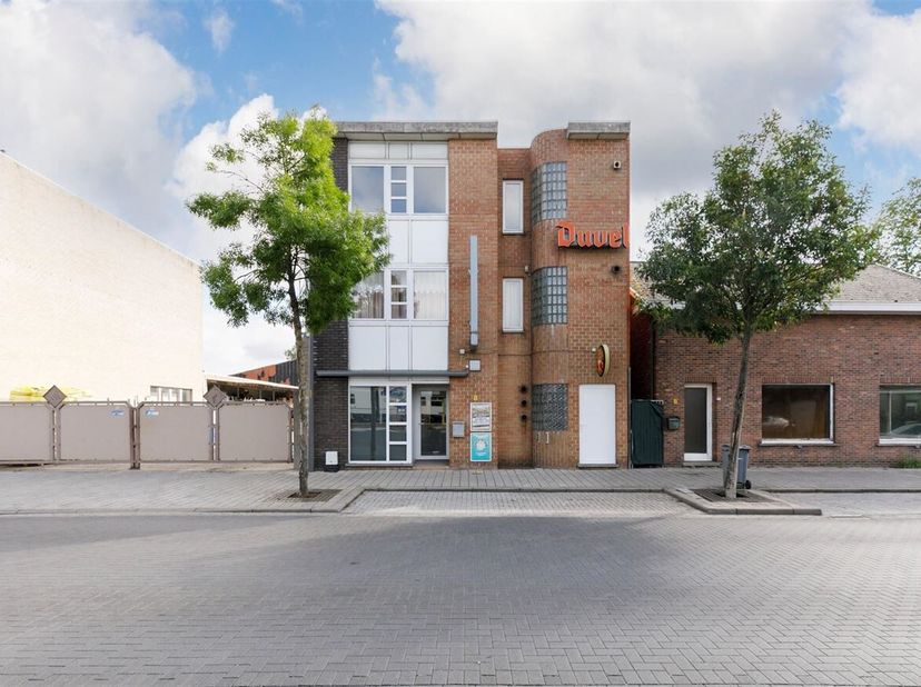 Instapklaar tweeslaapkamerappartement in het centrum van Heist-op-den-Berg. <br />
Dit perfect onderhouden appartement maakt deel uit van een resident