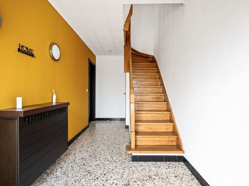 Zeer nette en instapklare woning met 2 grote en 1 kleine slaapkamer, tuin van 165 m² en garage te koop in Ekeren.<br />
<br />
Ligging: Ekeren Het Z
