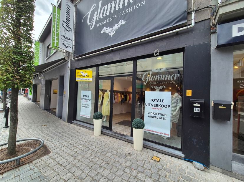 Deze commerciële ruimte biedt tal van mogelijkheden en is geschikt voor uiteenlopende activiteiten. Dankzij de flexibele bestemming zijn alle vormen v