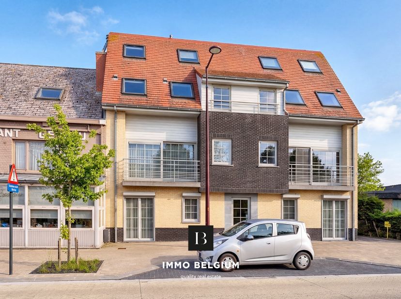 Recent en goed onderhouden gelijkvloers appartement in residentie “Duinenzicht”, op slechts 500 meter van het strand van de Vosseslag en nabij openbaa