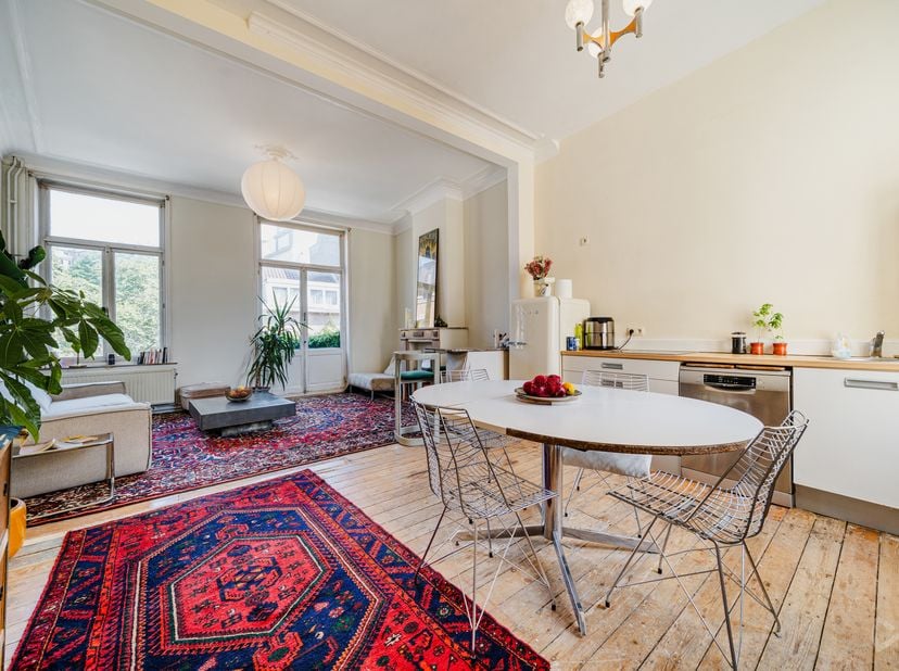 Info &amp;amp; visites – 02 315 51 71<br />
We Invest Brussels vous présente cette maison de caractère idéalement située dans une rue calme, à quelques pa