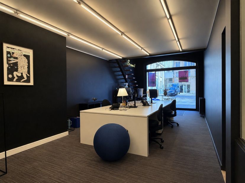 Een kantoorruimte met alle voorzieningen op een ideale locatie, centrum Kortrijk?&amp;nbsp;<br />
Deze kantoorruimte is momenteel te huur en omvat op het