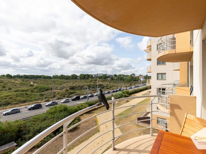 Deze parel bevindt zich in de gerenommeerde residentie Duinenveld te Nieuwpoort-Bad.<br />
Dankzij de topligging geniet u hier van een prachtig open z