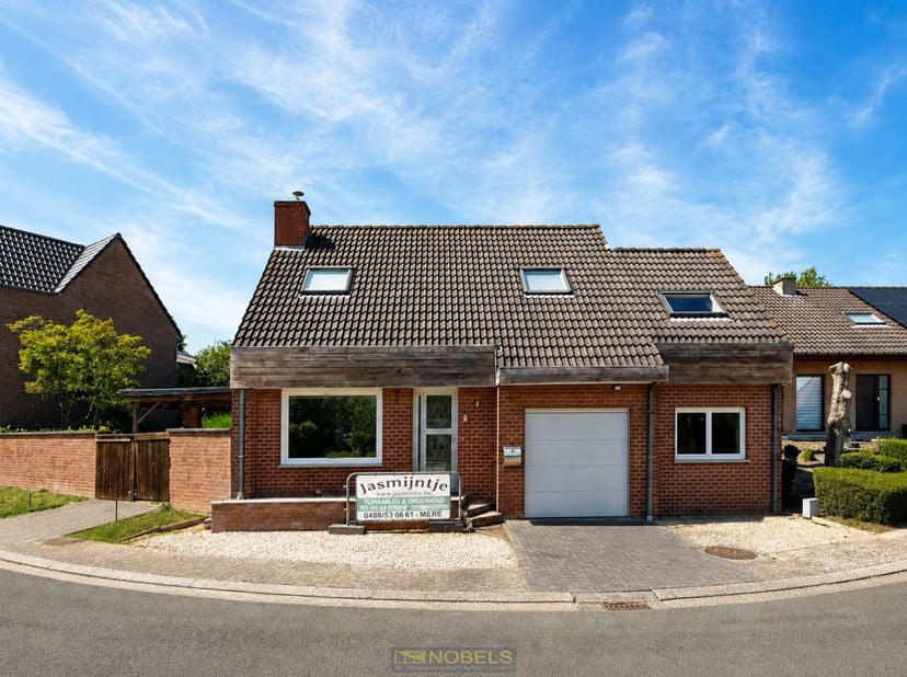 1ste bezoekdag donderdag 30 juli! Inschrijven kan via www.nobels.be onder referentienummer 4391928.<br />
<br />
Lichtrijke woning MET TUIN, CARPORT E
