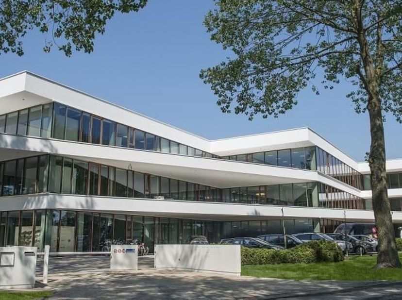 Bureau ultramoderne de 400 m², prêt à emménager, avec parking et salles de réunion.<br />
<br />
Vous recherchez un espace de travail professionnel et