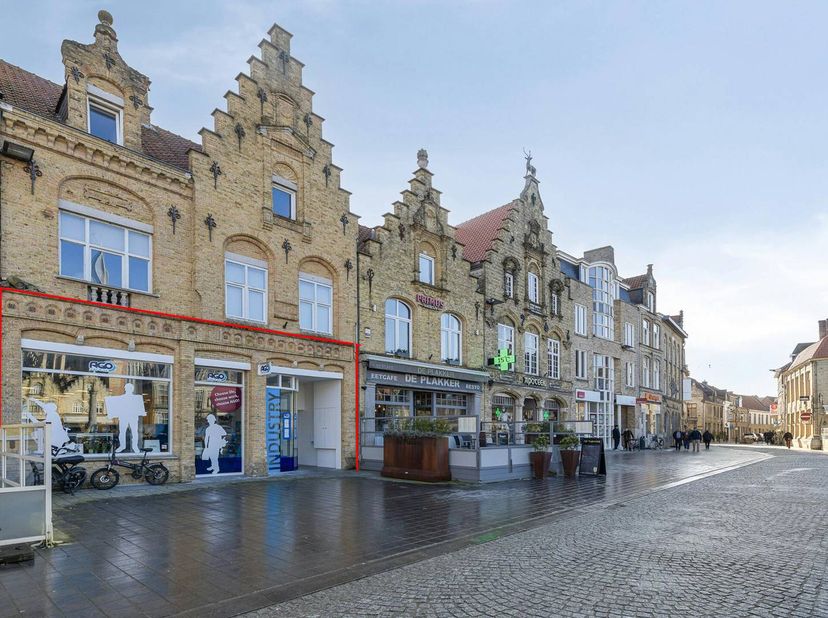 Bedrijfsvastgoed te huur in Grote Markt 12-13,
                    8630 Veurne